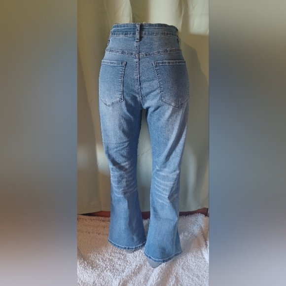 A Surprise Blue Jeans Flared - Picture 3 of 11